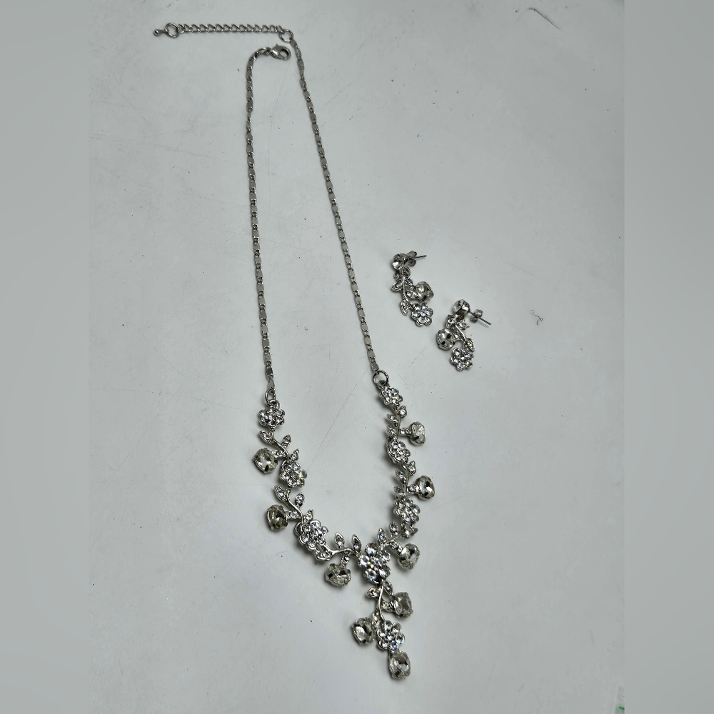Bridal Clear Rhinestone Necklace & Earrings Set Pierced Silver Tone Jewelry - Picture 3 of 9